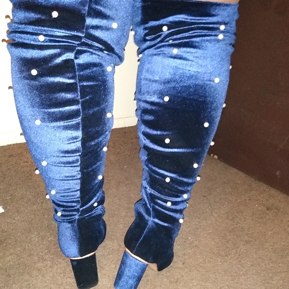 Thigh high boots - Picture 5 of 8